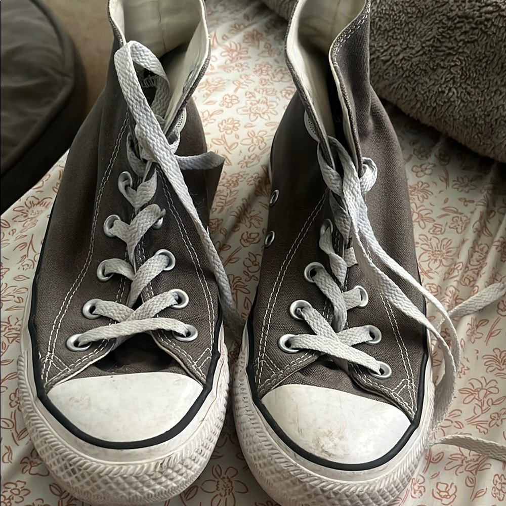 Women size 7 Gray High-Top Sneakers